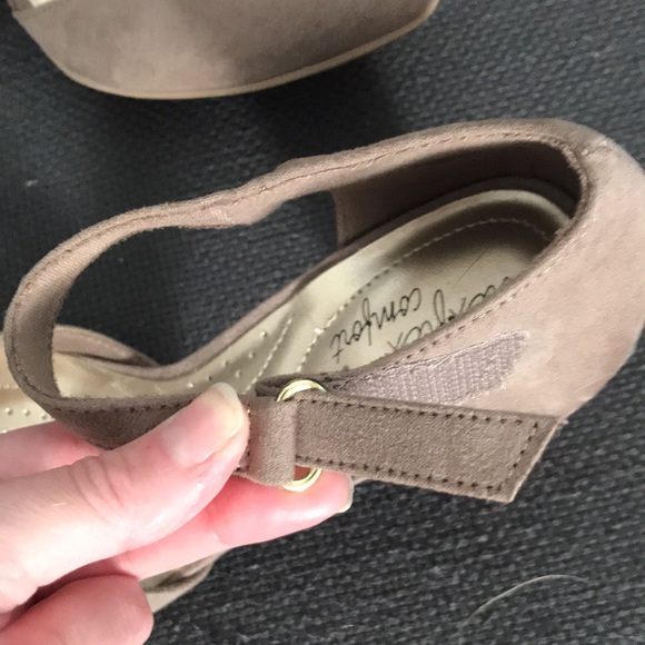 Beige Heels - Picture 3 of 8